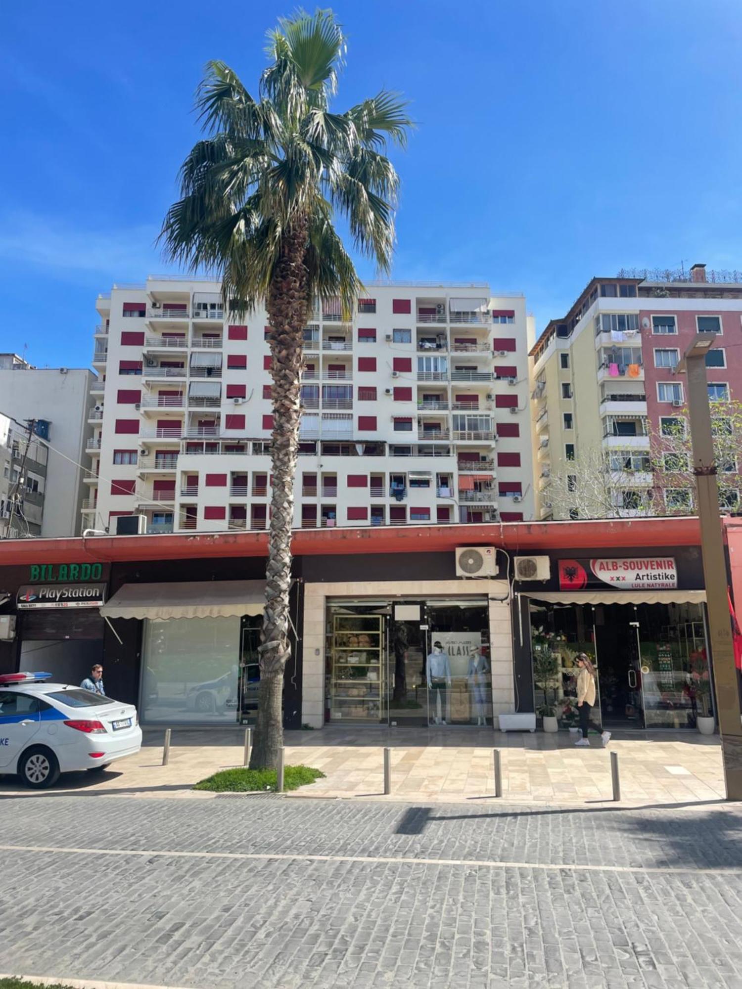 公寓 Center With Balcony